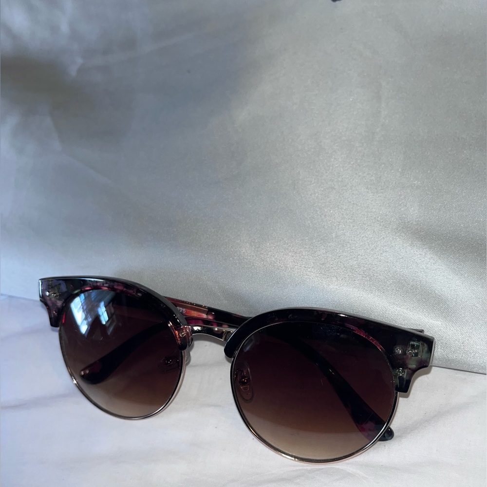Chi-Chi colored tortoise fashion sunglasses